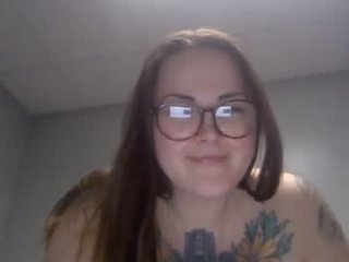 darkstardaisy 33 y. o. BBW cam girl offers pleasing for you big boobs on camera