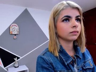 manelyk_10 19 y. o. cam babe loves ohmibod vibrations and squirting out of her nasty pussy