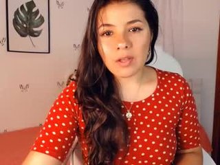 miadanielss 27 y. o. latina cam girl wants do foot worship online