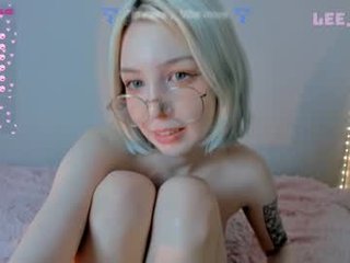lee_ex 18 y. o. japanese cam girl shows tiny feet on camera