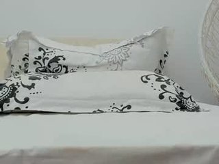 rozeamor 35 y. o. italian cam girl gets an multiple orgasm from ohmibod in her pussy online