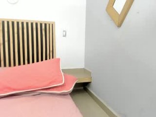 alice_thompsonx 32 y. o. cam girl loves oiled ohmibod inserted in her tight pussy online