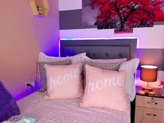 hillary_jones 24 y. o. latina cam girl wants an multiple orgasm from ohmibod in her pussy or asshole online