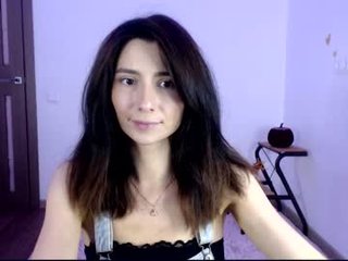 crystalnut 29 y. o. cam babe her pussy penetrated on camera