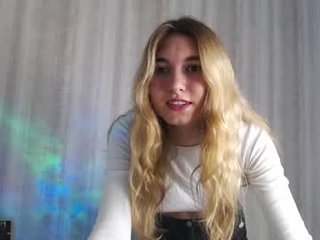 chatur_lady_ 18 y. o. english cam girl show his beauty legs online