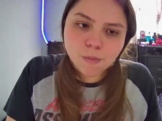 milo_weed 0 y. o. BBW cam girl enjoys her ass