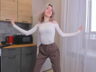 aftonburtt 18 y. o. depraved blonde cam girl presents her pussy drilled