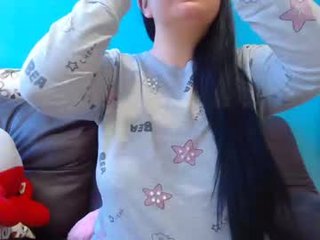 dannyroussette 99 y. o. latina cam girl likes to sit naked on camera