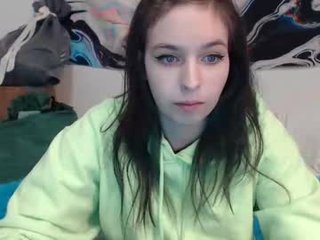 dawnwillow 21 y. o. cam girl plays with ohmibod and toys alternately on XXX cam