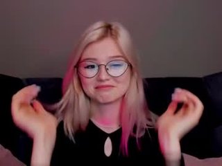 grace_smit 18 y. o. cute blonde cam girl gets her pussy banged very hard