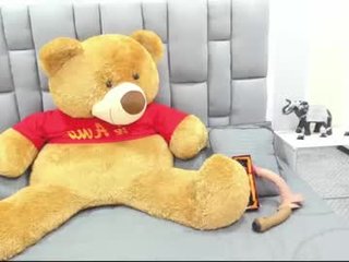 meloody_m 19 y. o. cam girl gentle spanking her pussy on camera