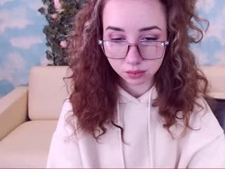 riri_rich 0 y. o. cam girl with hairy pussy likes to show feet fetish online
