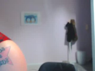 delilah_sweet 32 y. o. milf cam babe, the real fun began when she is were almost naked online