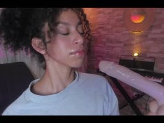 fresatanica 0 y. o. english cam girl show his beauty legs online