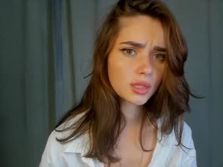 scarletmore 19 y. o. cam girl ohmibod stuck so deep that shaking legs