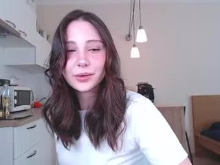 funnybunny3579 22 y. o. cam girl showing big tits and big ass