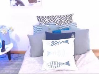 honney_bunny1 18 y. o. latina cam girl likes to sit naked on camera