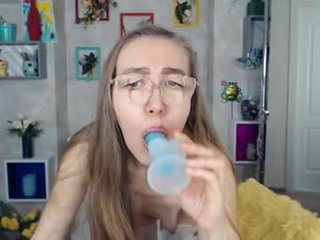 queen_a_n_i 43 y. o. cam babe takes ohmibod online and gets her pussy penetrated