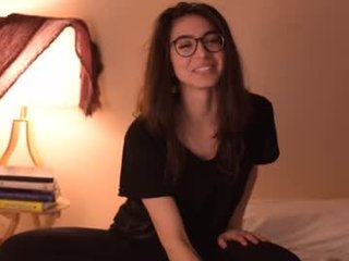 lizmreow 99 y. o. cam girl with small tits wants has a loud orgasm online