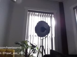 hawt_ass_milf 34 y. o. cam babe loves gets orgasm from vibrations with a ohmibod in the chatroom