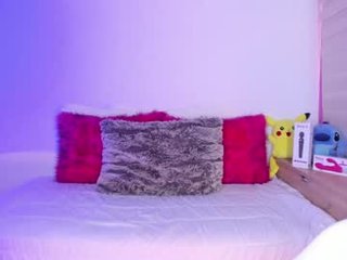 michelle_chang 24 y. o. latina cam babe toying her pussy and getting it fucked hard