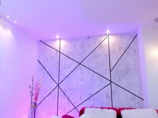 niaholland 99 y. o. naked cam girl loves ohmibod vibration in her tight pussy online
