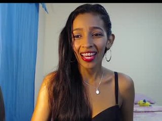 emma_yang 31 y. o. cam girl presents oil show in private chat online