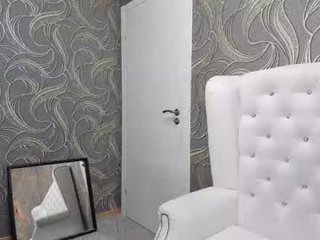 elisefoxy 37 y. o. cam slut loves fucking her boyfriend online