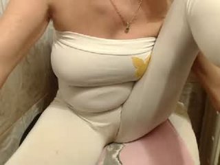 sexxyfoxxy4you 50 y. o. naked cam girl loves ohmibod vibration in her tight pussy online