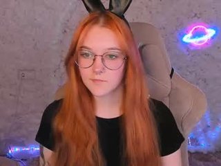 bubble_bunny 19 y. o. nude cam bitch enjoys hard live sex on camera