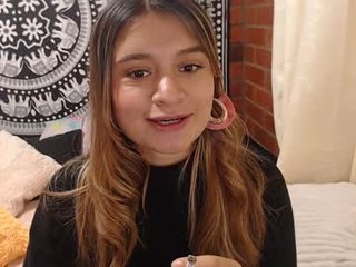 meliinna_xxx 20 y. o. cam babe takes ohmibod online and gets her pussy penetrated