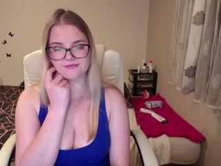 sweetdevil0810 22 y. o. cam babe her pussy penetrated on camera
