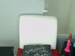 anieevans 23 y. o. cam babe wants her pussy and small tits licked and then fucked in the chatroom