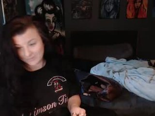 sentfrmheaven 39 y. o. english cam girl show his beauty legs online