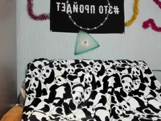 milana696969 24 y. o. english cam girl show his beauty legs online