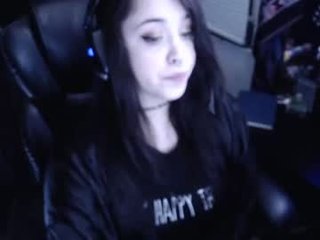 lunalaneee 24 y. o. BBW cam girl presents foot fetish action online