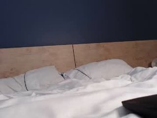 sexyquennina 25 y. o. cute cam babe likes squirting after dildo-fucking live on sex cam