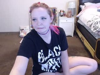 nerdgibbler 21 y. o. horny lesbian cam girl used ohmibod in her tight pussy online