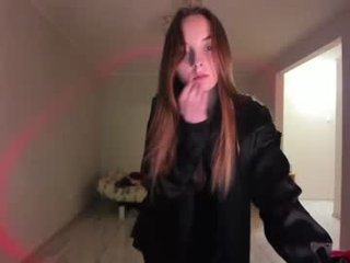 golden_bag 19 y. o. english cam girl show his beauty legs online