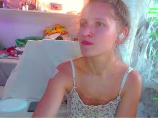 richlucky555 29 y. o. english cam girl show his beauty legs online