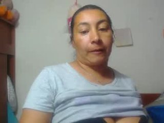 siblley 41 y. o. latina cam babe brings live sex to him online