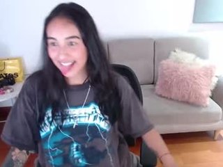 jade_porn 19 y. o. latina cam girl wants hot lesbian porn online