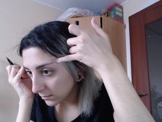 heavenlycreature 18 y. o. kinky slut in the chatroom performs live show with ohmibod