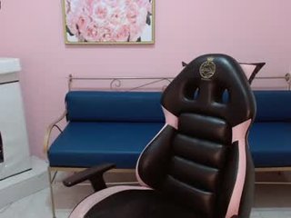 aylin_diazz 19 y. o. cam girl with big boobs presents cum show online