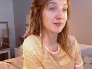 miranda2_0 19 y. o. cam girl loves sucks huge dildo online