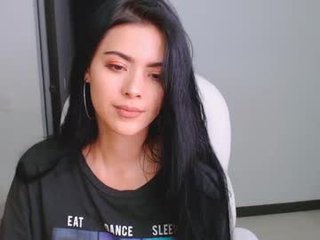 mia_paulina 0 y. o. latina cam girl loves masturbates fast and strong on camera